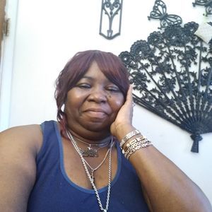 Meet your Posher, Elizabeth